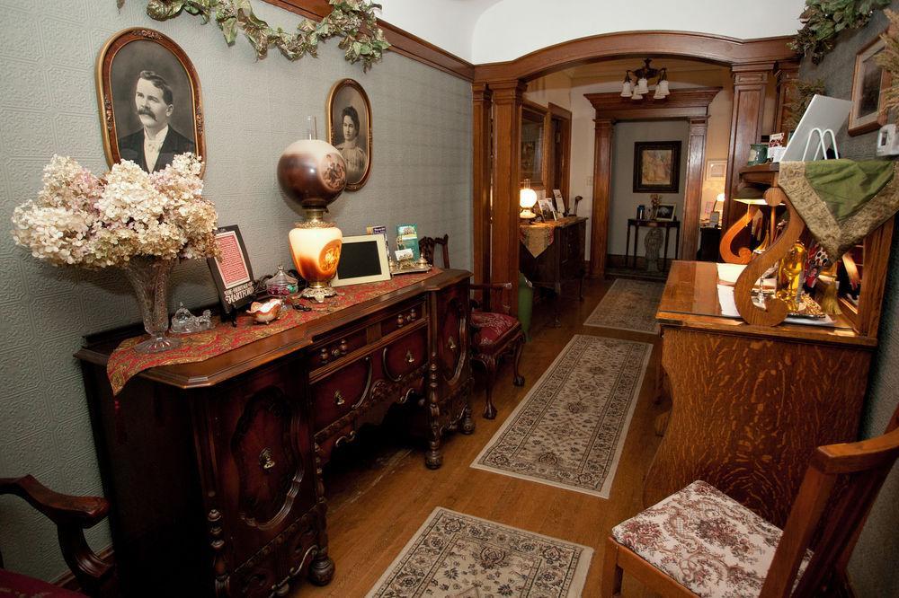 Westphal Mansion Inn Bed & Breakfast Hartford Exterior photo
