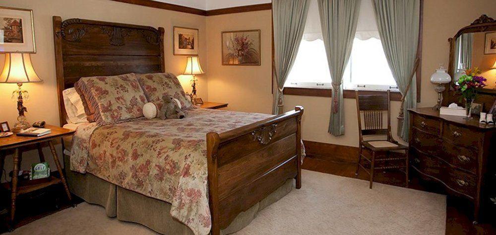 Westphal Mansion Inn Bed & Breakfast Hartford Exterior photo