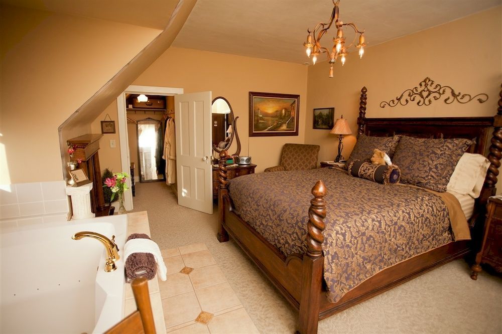 Westphal Mansion Inn Bed & Breakfast Hartford Exterior photo