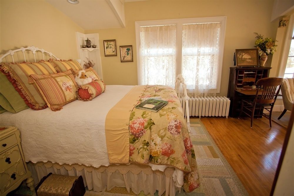 Westphal Mansion Inn Bed & Breakfast Hartford Exterior photo