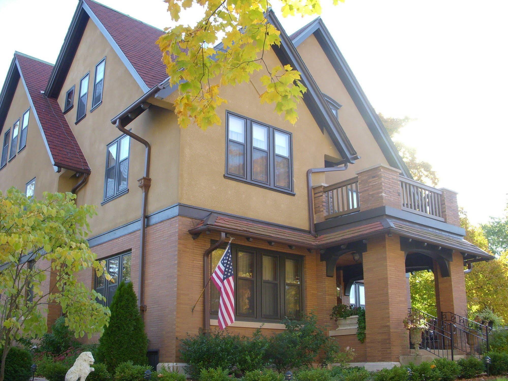 Westphal Mansion Inn Bed & Breakfast Hartford Exterior photo