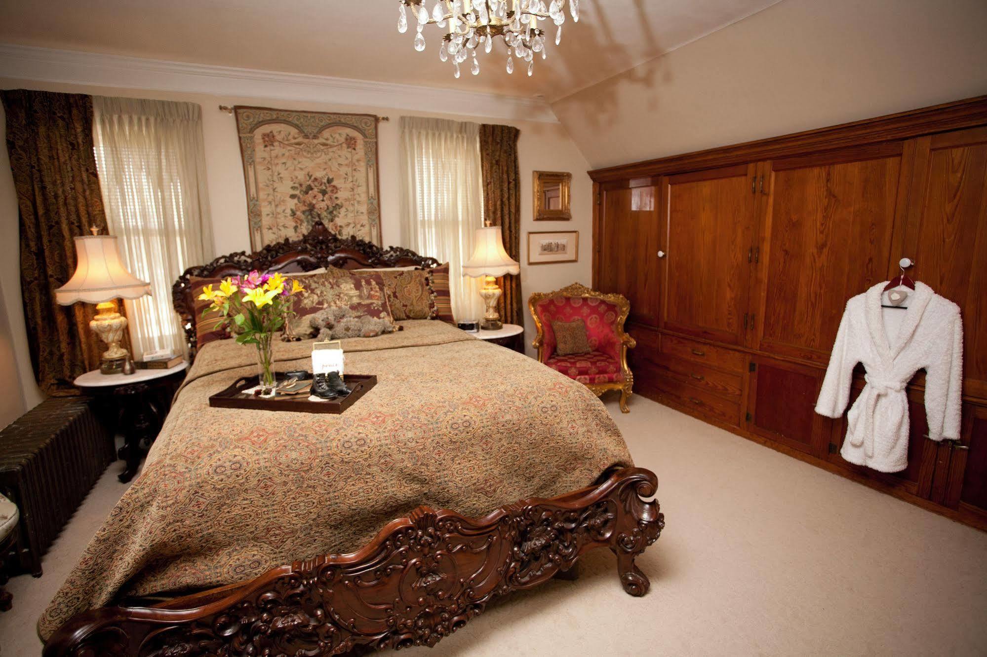 Westphal Mansion Inn Bed & Breakfast Hartford Exterior photo
