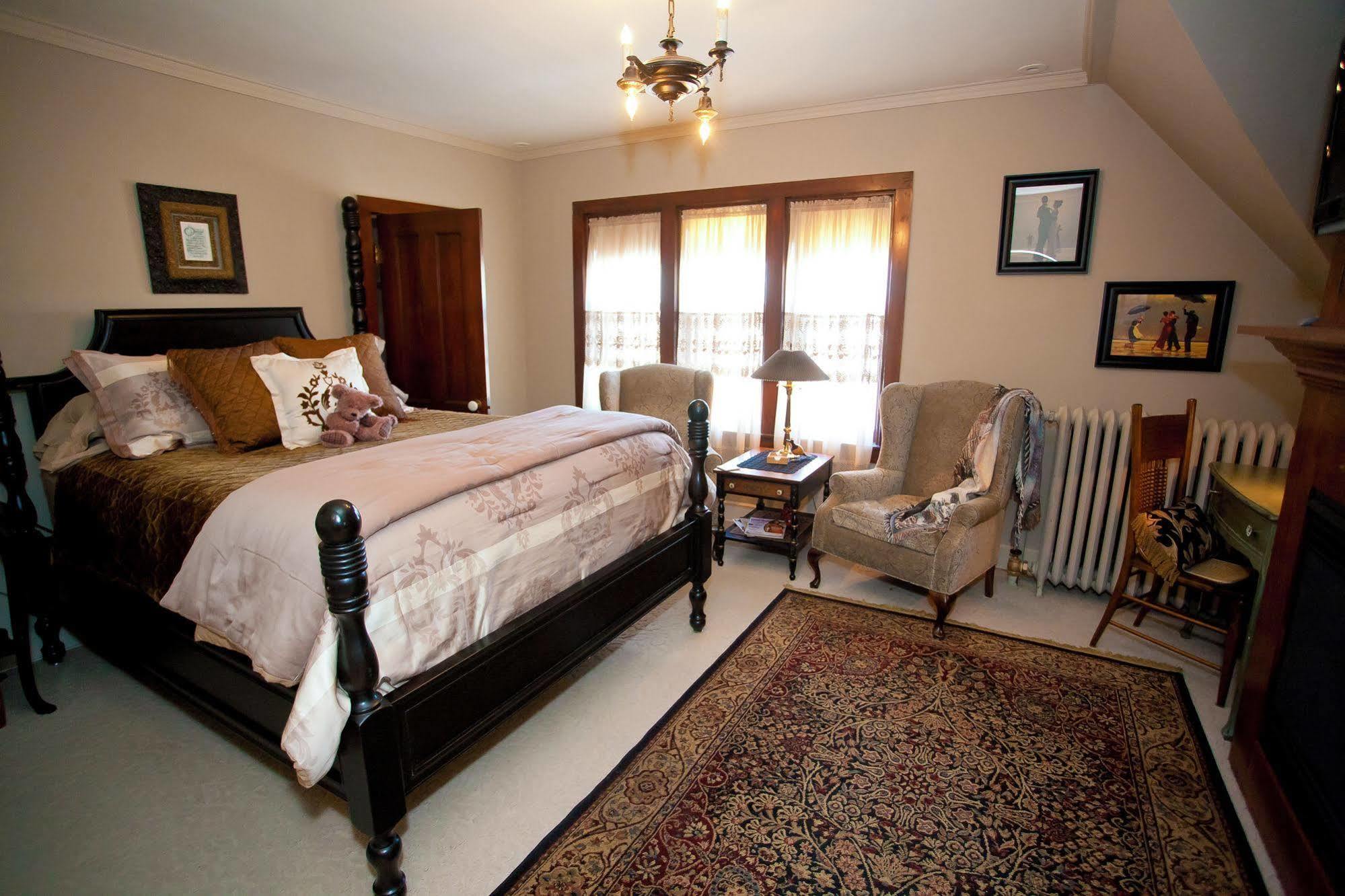 Westphal Mansion Inn Bed & Breakfast Hartford Exterior photo