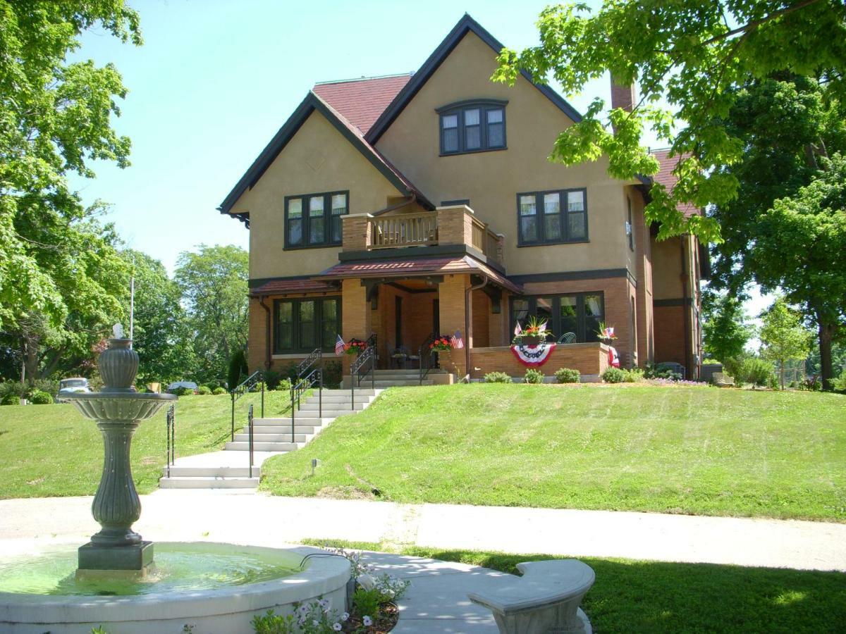 Westphal Mansion Inn Bed & Breakfast Hartford Exterior photo