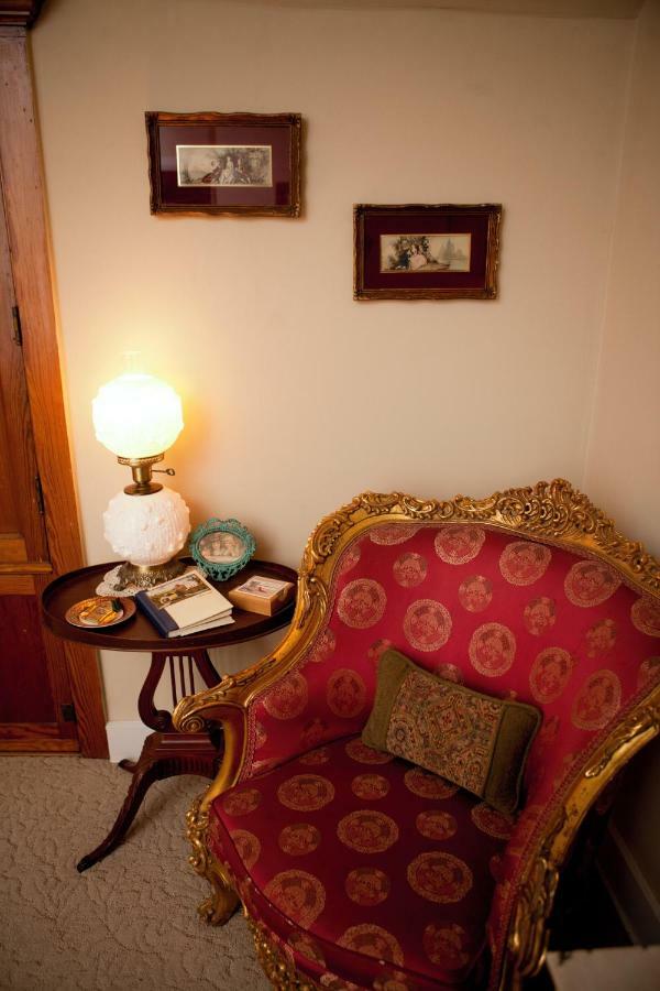 Westphal Mansion Inn Bed & Breakfast Hartford Exterior photo
