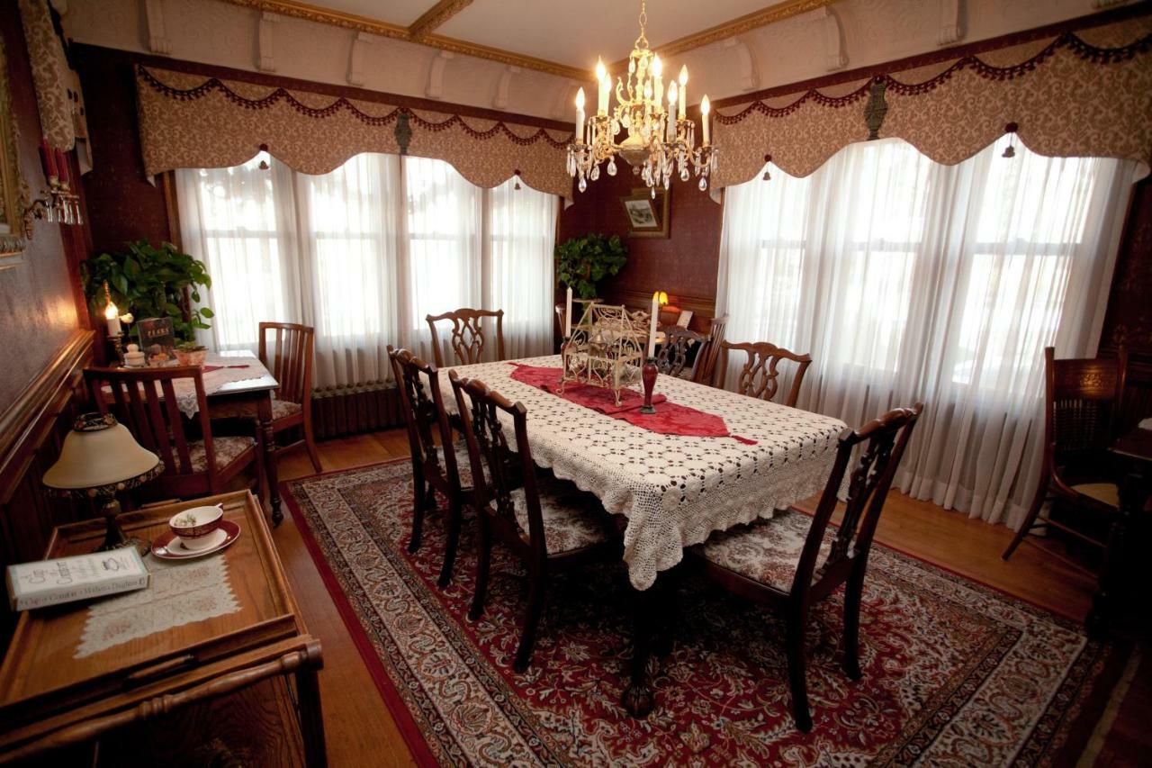 Westphal Mansion Inn Bed & Breakfast Hartford Exterior photo